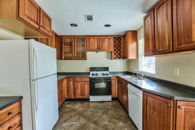 Building Photo - 2002