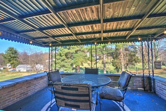 Building Photo - 201 Springdale Rd