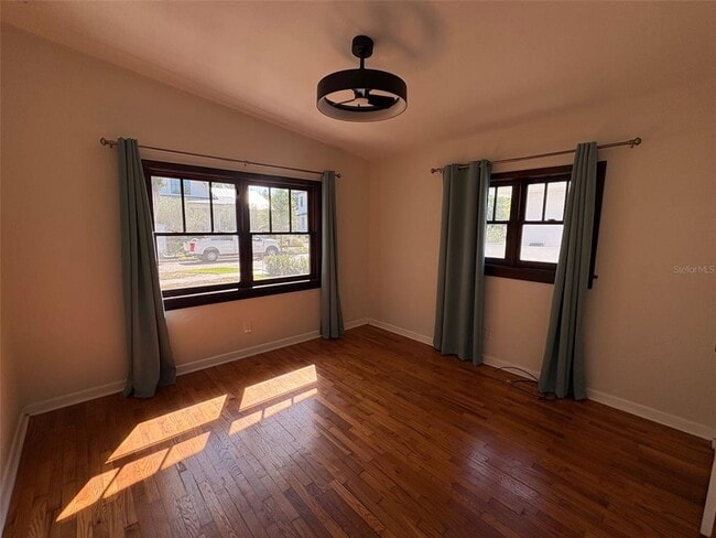 Building Photo - 1137 Oaks Blvd