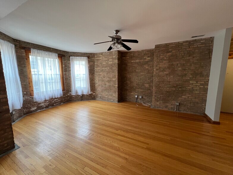 Building Photo - 1636 W Columbia Ave