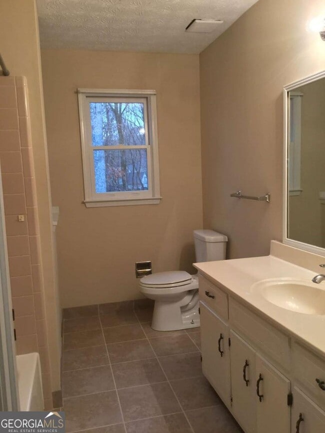 Building Photo - 4026 Vicksburg Dr