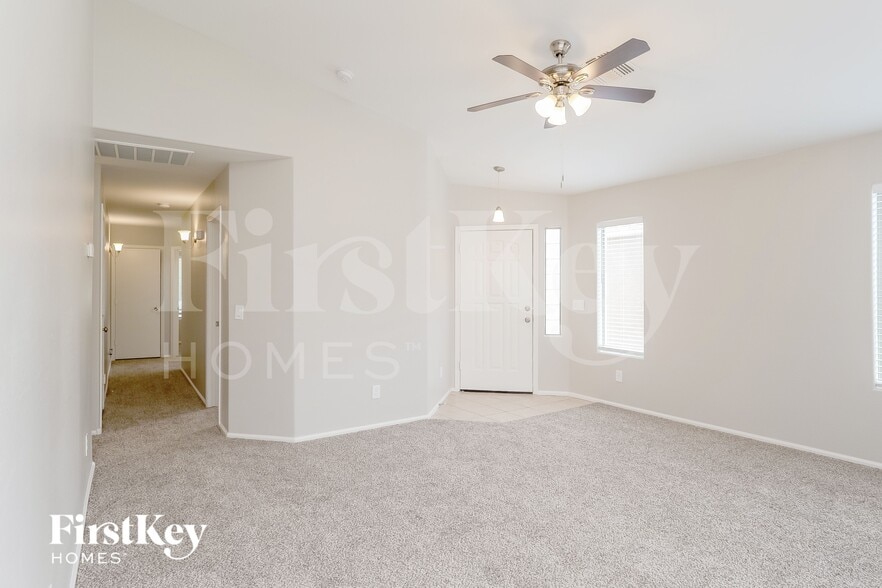 Building Photo - 557 E Jeanne Ln