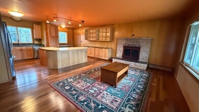 Building Photo - Spunky 3 Bedroom House in Westchester Lagoon! Available NOW!