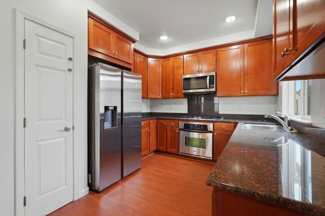 Building Photo - Spacious 2BR/2BA End-Unit Condo for rent in Warm Springs – Montebello Community