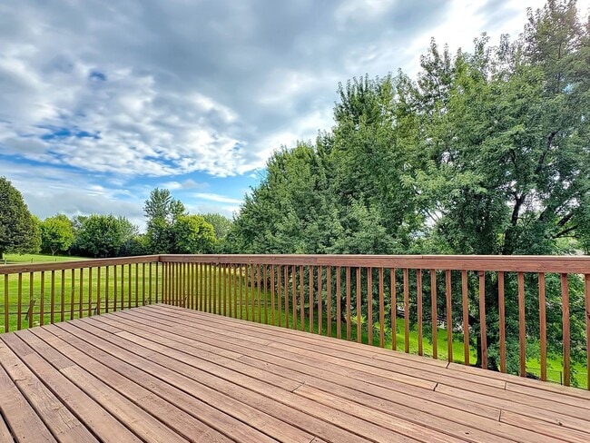 Building Photo - 1839 Valley Ridge Trail S