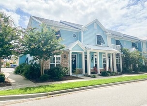 Building Photo - 780 Gabreski Ln