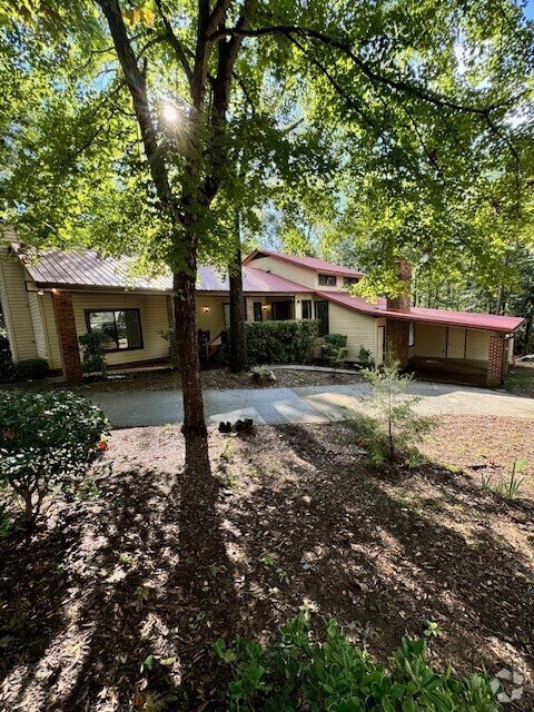 Building Photo - Beautiful 4 bed -2.5 Bath in South Charlotte