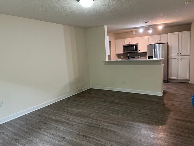 Building Photo - 302 Harts Cove Way