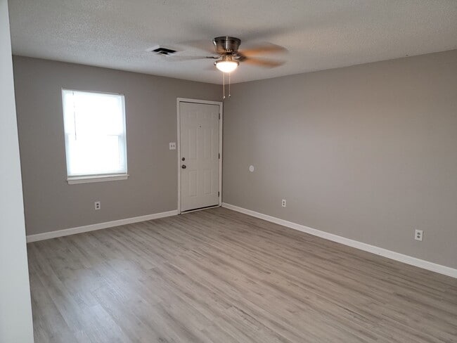 Building Photo - Now Available! 2 Bedroom Apartment in Cleveland TN!