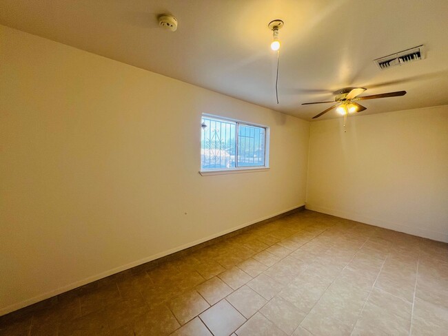 Building Photo - Adorable 3 bedroom, 1.75 bath home in East...