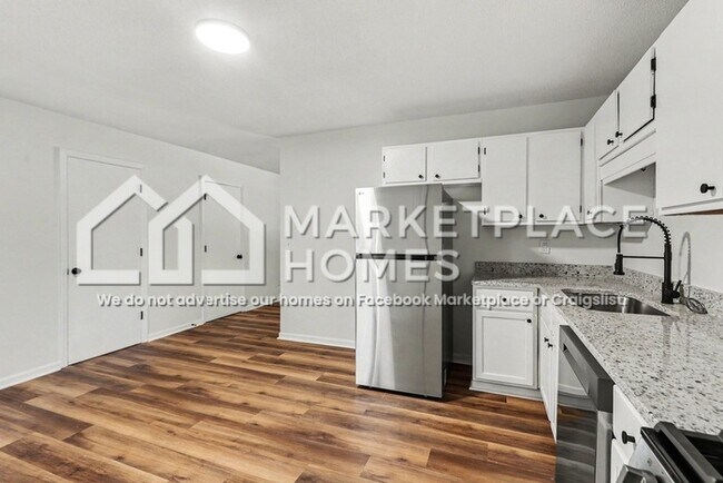 Building Photo - 5128 Lakeview Ct