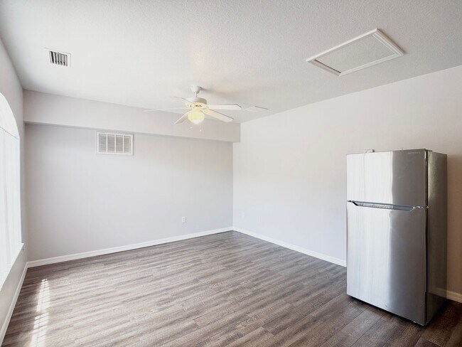 Building Photo - 621 Washington Palm Loop