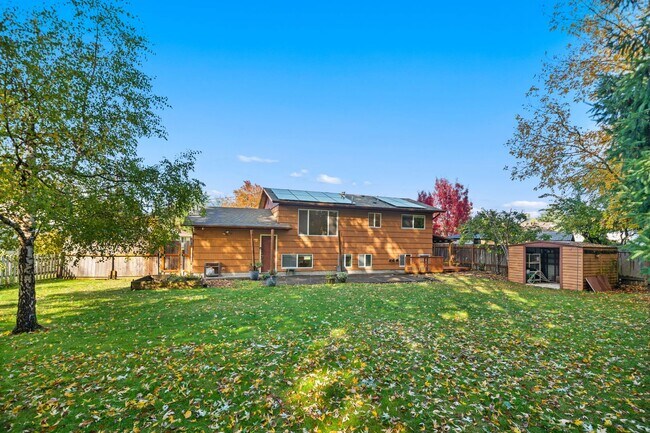 Building Photo - 9394 SE Mason Cir