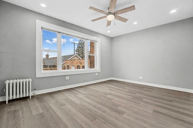 Building Photo - 2950 W Waveland Ave