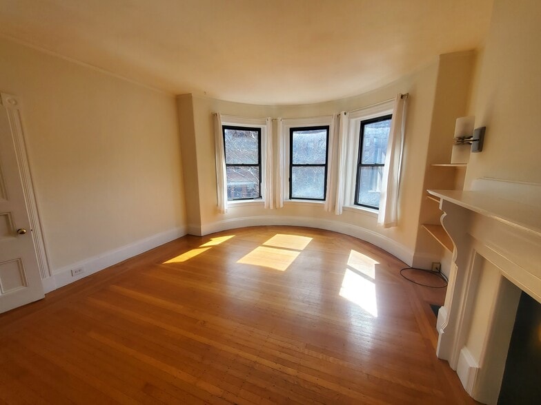 Building Photo - 425 Marlborough St