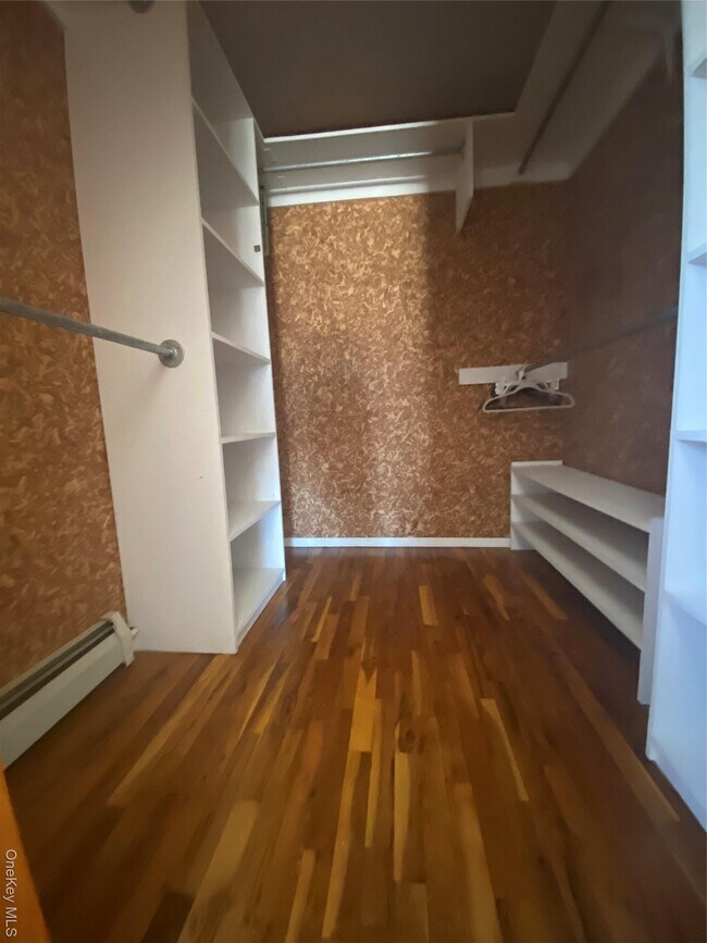 Building Photo - 732 3rd St