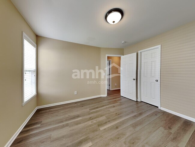 Building Photo - 4030 Creekside Ct