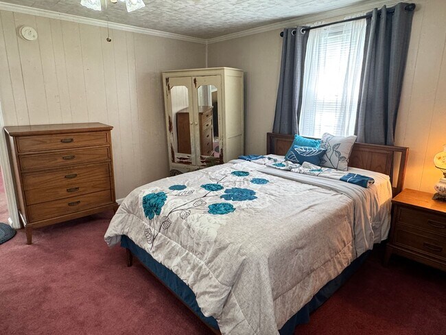 Building Photo - Cozy 1 Bedroom, 1 Bathroom House in High Point