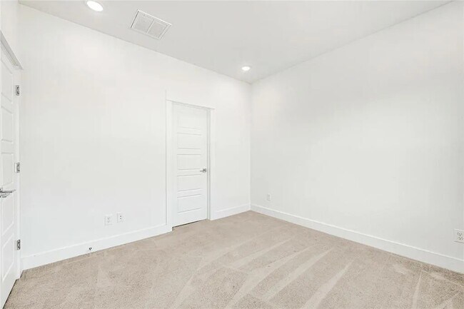 Building Photo - 4623 Cochran St