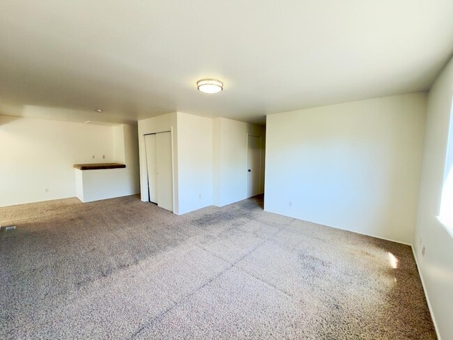 Building Photo - 171 S 900 W