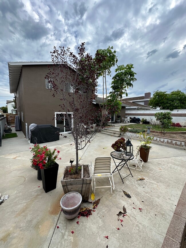 Building Photo - 2415 W 230th St