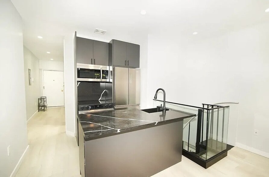 Building Photo - 161 Stanton St