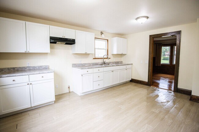 Building Photo - 3942 Torrance Dr