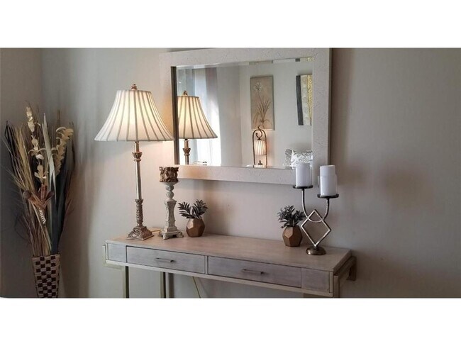 Building Photo - 1420 6th Ave S