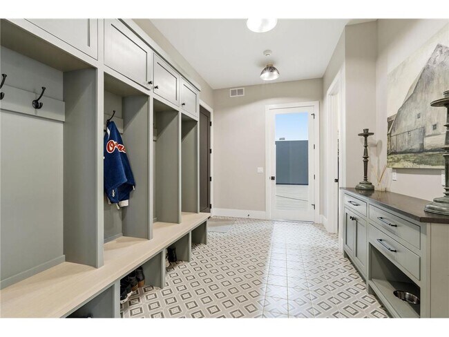 Building Photo - 6201 Gustavus Dr