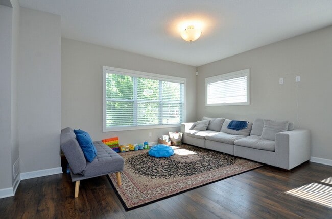 Building Photo - Beautiful 4-Bed 3-Bath Home in Minneapolis - Available 9/10!