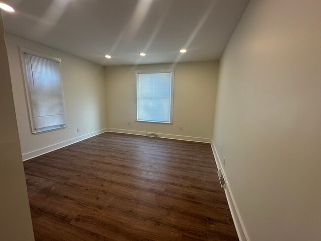 Building Photo - 245 Cromley St