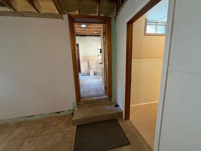 Building Photo - 2364 S Syene Rd
