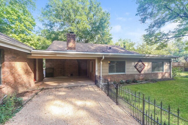 Building Photo - 4377 Wildwood Rd