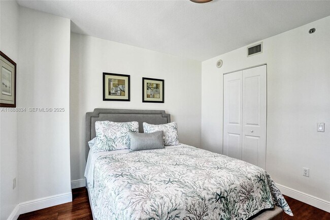 Building Photo - 2681 N Flamingo Rd