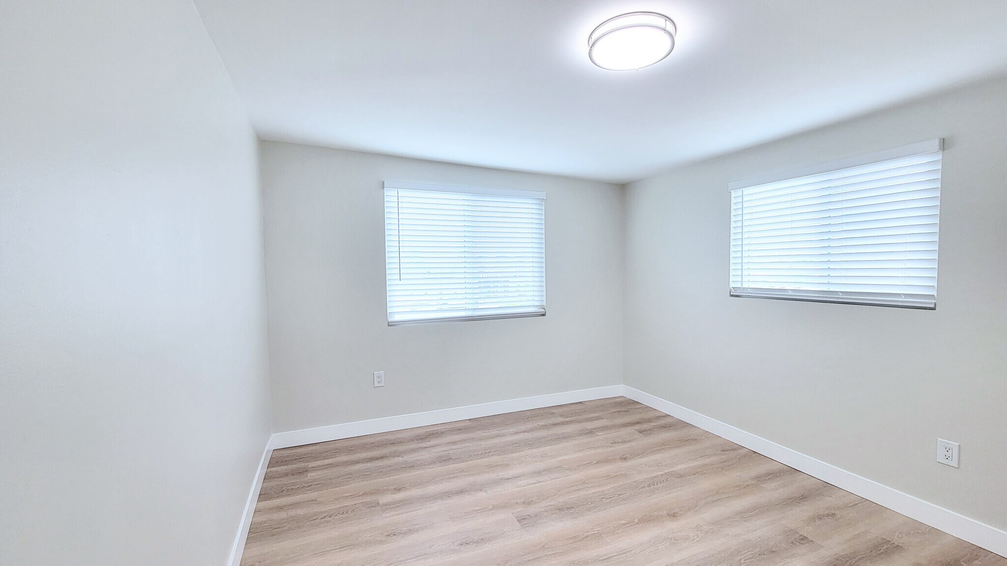 Bedroom B pic 1 - 4146 Redondo Beach Blvd