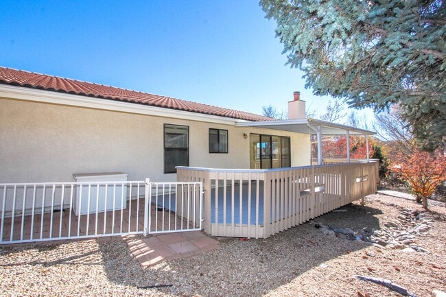 Building Photo - Cliff Rose - 3 Bedroom and 2 Bathroom