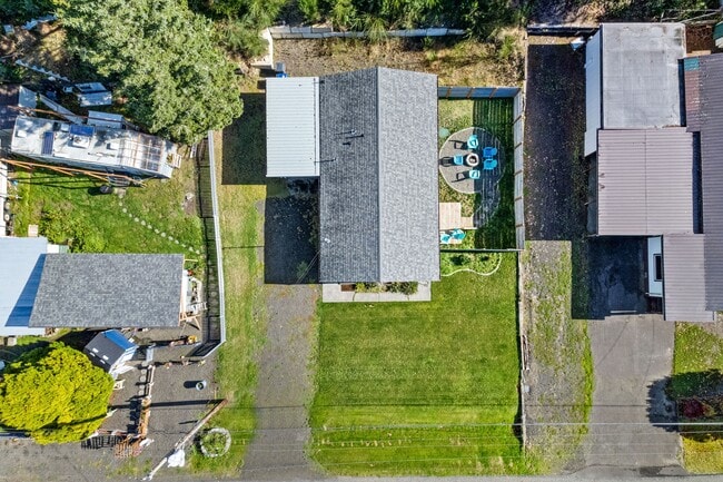 Building Photo - 2316 S Pleasant Dr