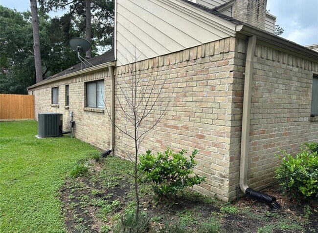 Building Photo - 17406 Spicewood Springs Ln