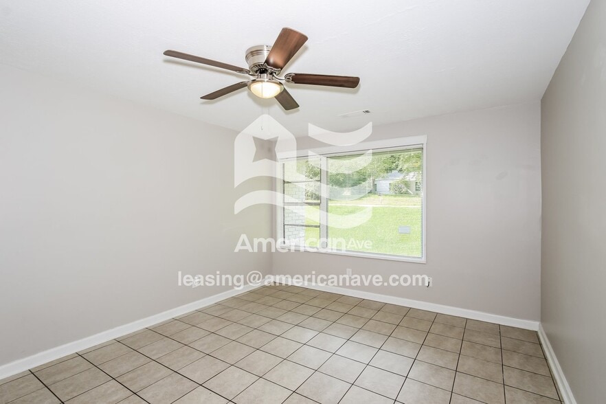 Building Photo - 731 Sommer St NE