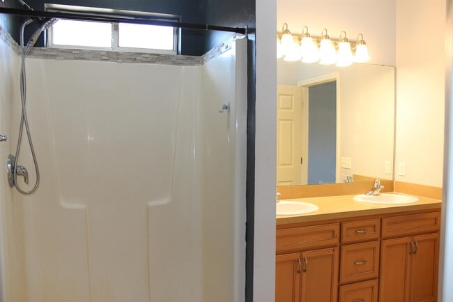 Building Photo - 682 Brooke Hampton Dr