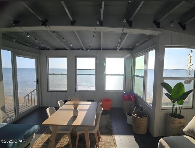 Building Photo - 6067 E Hwy 98