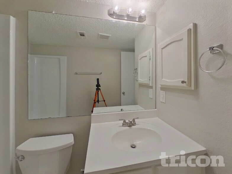 Building Photo - 5620 Oregon Trail Ct