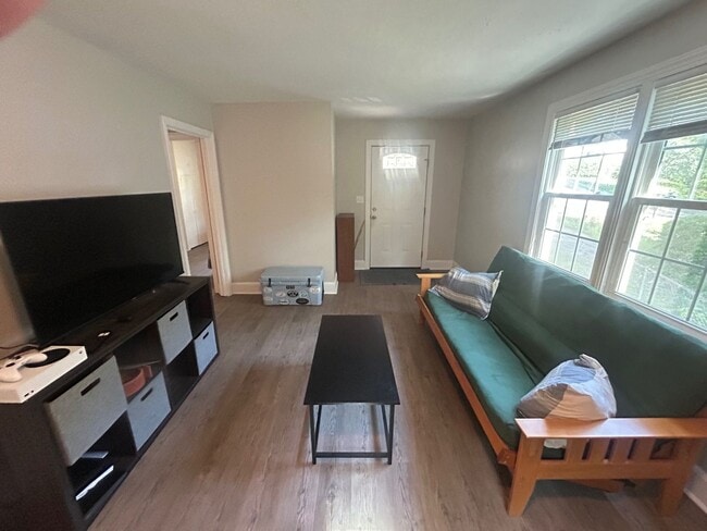 Building Photo - 1810 Atascadero Dr
