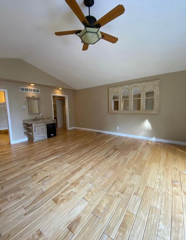 Building Photo - 2309 Cumberland Dr