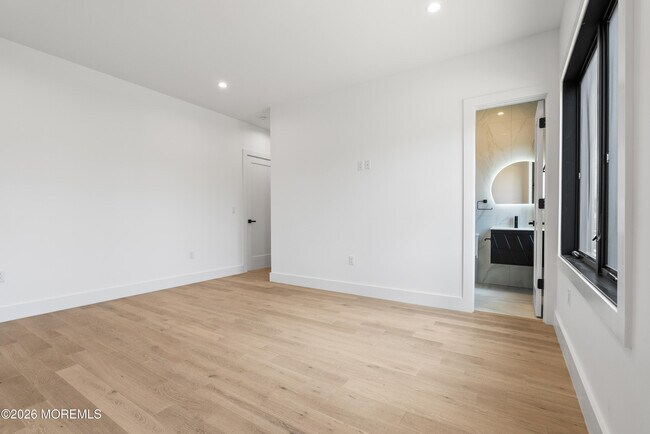 Building Photo - 150 Ampere Ave