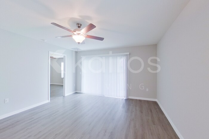 Building Photo - 8648 SW 43rd Ter