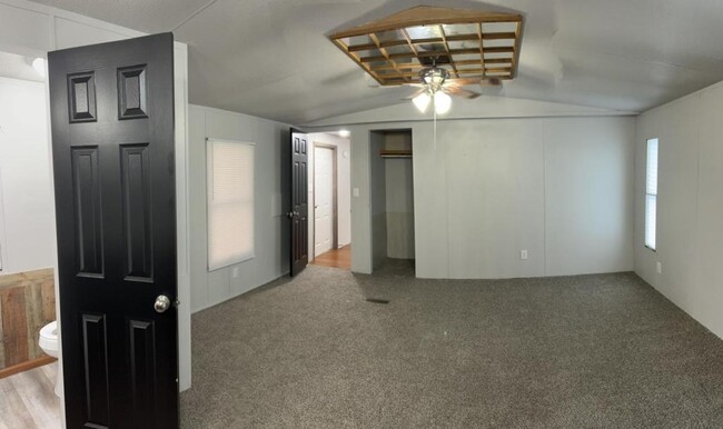 Building Photo - 17822 S Bryant Rd