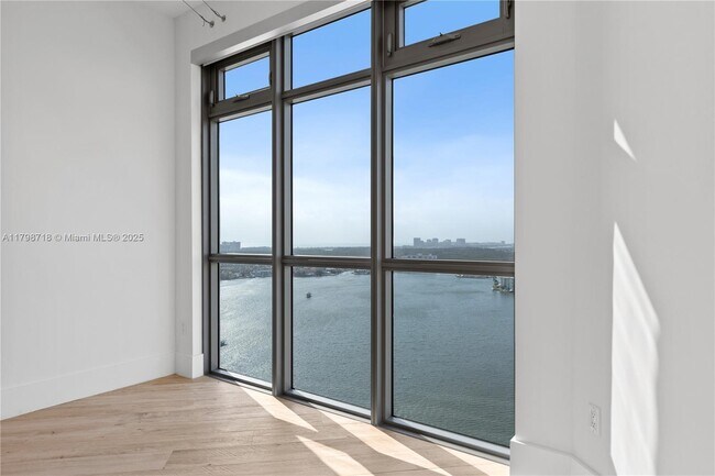 Building Photo - 17301 Biscayne Blvd