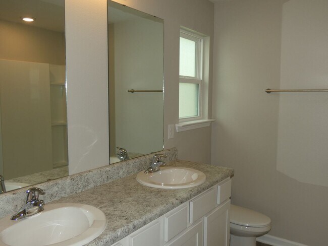 Building Photo - Modern 3-Bedroom Home - Cambria