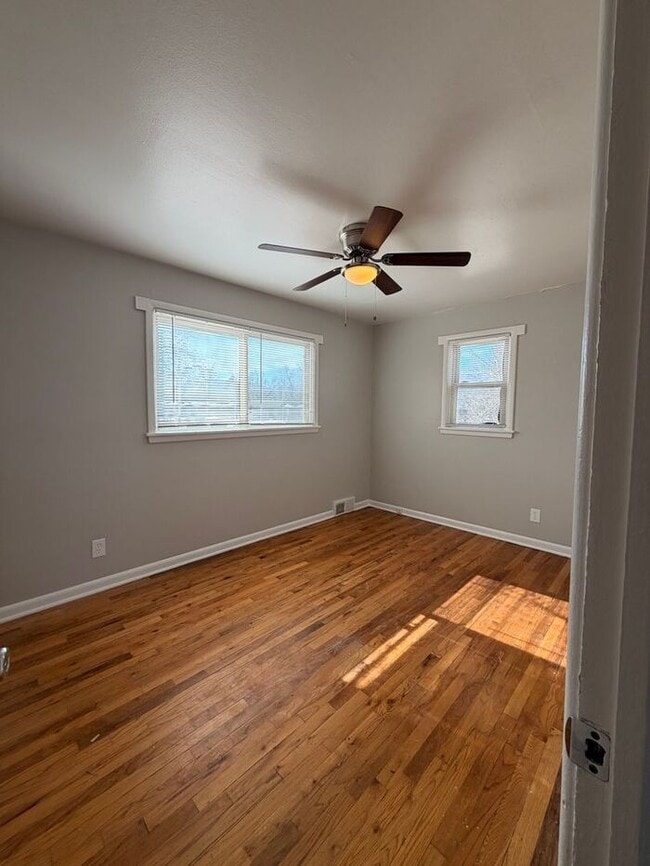 Building Photo - 2 Bed Apartment right next to Patty Jewett Golf Course